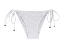 Carica l'immagine nel visualizzatore di Gallery, Product Front: Rio De Sol Slip Bottom Cloque Branco Balconet
