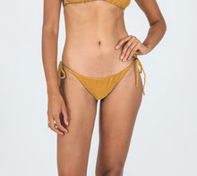 Carica l'immagine nel visualizzatore di Gallery, Model Front: Rio De Sol Slip Bottom Damasco Ibiza-Comfy