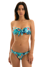Carica l'immagine nel visualizzatore di Gallery, Model Front: Rio De Sol Slip Bottom Isla Bandeau