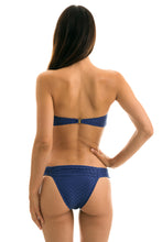 Carica l'immagine nel visualizzatore di Gallery, Model Back: Rio De Sol Slip Bottom Kiwanda Denim Band Comfort