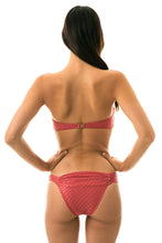 Carica l'immagine nel visualizzatore di Gallery, Model Back: Rio De Sol Slip Bottom Kiwanda Madras Band Comfort