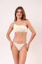 Carica l'immagine nel visualizzatore di Gallery, Model Front: Rio De Sol Slip Bottom Malibu-Natural Bia