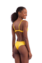 Carica l'immagine nel visualizzatore di Gallery, Model Back: Rio De Sol Slip Bottom Malibu-Yellow Ciao