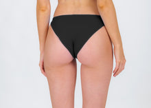 Carica l'immagine nel visualizzatore di Gallery, Model Back: Rio De Sol Slip Bottom Nero Essential-Comfy