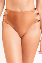 Carica l'immagine nel visualizzatore di Gallery, Gallery: Rio De Sol Slip Bottom Nocciola High-Waist-Spin
