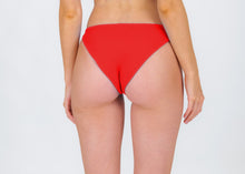 Carica l'immagine nel visualizzatore di Gallery, Model Back: Rio De Sol Slip Bottom Rouge Essential-Comfy
