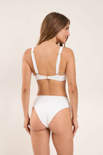 Carica l'immagine nel visualizzatore di Gallery, Model Back: Rio De Sol Slip Bottom Sand-White Kora