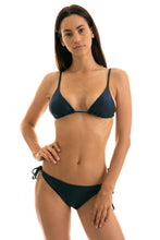 Carica l'immagine nel visualizzatore di Gallery, Model Front: Rio De Sol Slip Bottom Shark Inv Comfort