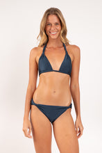 Carica l'immagine nel visualizzatore di Gallery, Model Front: Rio De Sol Slip Bottom Shimmer-Shark Mel