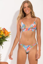 Carica l'immagine nel visualizzatore di Gallery, Model Front: Rio De Sol Slip Bottom Zinnia Leblon