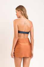 Carica l'immagine nel visualizzatore di Gallery, Model Back: Rio De Sol Gonna Da Spiaggia Nocciola Skirt-Knot