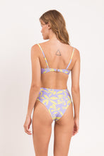 Carica l'immagine nel visualizzatore di Gallery, Model Back: Rio De Sol Completo Set Glow Bandeau-Joy Hotpants