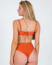 Carica l'immagine nel visualizzatore di Gallery, Image 06: Rio De Sol Completo Set Paprica Bandeau-Reto Hotpants