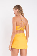 Carica l'immagine nel visualizzatore di Gallery, Model Back: Rio De Sol Gonna Da Spiaggia Solar Skirt-Knot