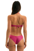 Carica l'immagine nel visualizzatore di Gallery, Model Back: Rio De Sol Reggiseno Top Cloque Lichia Bandeau