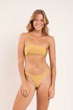 Carica l'immagine nel visualizzatore di Gallery, Model Front: Rio De Sol Reggiseno Top Fluity-Dourado Bandeau-Reto