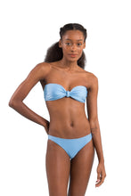 Carica l'immagine nel visualizzatore di Gallery, Model Front: Rio De Sol Reggiseno Top Shimmer-Baltic-Sea Bandeau-Joy
