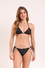 Carica l'immagine nel visualizzatore di Gallery, Model Front: Rio De Sol Reggiseno Top Touch-Black Frufru