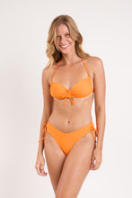 Carica l'immagine nel visualizzatore di Gallery, Model Front: Rio De Sol Reggiseno Top Bio-Laranjada Corine
