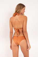 Carica l'immagine nel visualizzatore di Gallery, Model Back: Rio De Sol Completo Set Shimmer-Nocciola Mel
