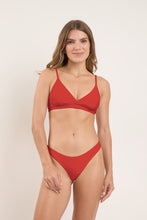 Carica l'immagine nel visualizzatore di Gallery, Model Front: Rio De Sol Slip Bottom Shimmer-Liquor Essential-Comfy
