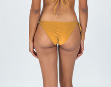 Carica l'immagine nel visualizzatore di Gallery, Model Back: Rio De Sol Slip Bottom Damasco Ibiza-Comfy
