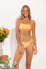 Carica l'immagine nel visualizzatore di Gallery, Model Front: Rio De Sol Completo Set Sunny-Forest Bandeau-Reto Ibiza-Comfy
