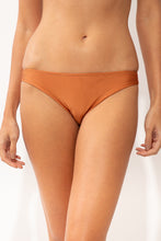 Carica l'immagine nel visualizzatore di Gallery, Gallery: Rio De Sol Slip Bottom Shimmer-Nocciola Essential-Comfy
