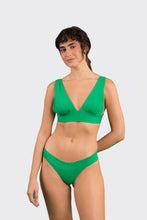 Carica l'immagine nel visualizzatore di Gallery, Model Front: Rio De Sol Reggiseno Top Tambourine Halter-Marina
