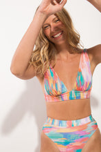 Carica l'immagine nel visualizzatore di Gallery, Image 04: Rio De Sol Completo Set River Halter-Cos Hotpant-Cos
