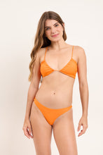 Carica l'immagine nel visualizzatore di Gallery, Model Front: Rio De Sol Slip Bottom Bio-Laranjada Essential

