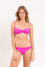 Carica l'immagine nel visualizzatore di Gallery, Model Front: Rio De Sol Slip Bottom Malibu-Rosa Essential
