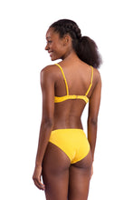 Carica l'immagine nel visualizzatore di Gallery, Model Back: Rio De Sol Slip Bottom Malibu-Yellow Essential-Comfy
