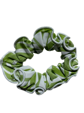 Carica l'immagine nel visualizzatore di Gallery, Product Front: Rio De Sol Accessori Per Capelli Palms Scrunchie
