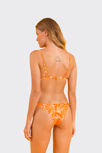 Carica l'immagine nel visualizzatore di Gallery, Model Back: Rio De Sol Slip Bottom Trail-Orange Essential
