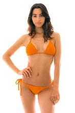 Carica l'immagine nel visualizzatore di Gallery, Model Front: Rio De Sol Slip Bottom Itaparica Tri
