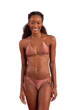 Carica l'immagine nel visualizzatore di Gallery, Model Front: Rio De Sol Slip Bottom Shimmer-Copper Ibiza-Comfy
