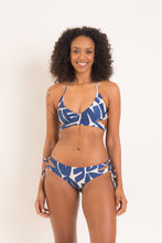 Carica l'immagine nel visualizzatore di Gallery, Model Front: Rio De Sol Slip Bottom Pottery Madrid
