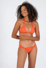 Carica l'immagine nel visualizzatore di Gallery, Model Front: Rio De Sol Reggiseno Top Light-Peach Mel
