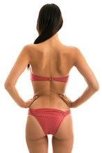 Carica l'immagine nel visualizzatore di Gallery, Model Back: Rio De Sol Slip Bottom Kiwanda Madras Bandeau
