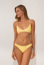 Carica l'immagine nel visualizzatore di Gallery, Model Front: Wednesday In Hawaii By Rio De Sol Reggiseno Top Kiko-Lilikoi Hana
