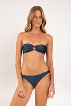 Carica l'immagine nel visualizzatore di Gallery, Model Front: Rio De Sol Slip Bottom Shimmer-Shark Leblon
