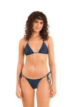 Carica l'immagine nel visualizzatore di Gallery, Model Front: Rio De Sol Reggiseno Top Shark Tri-Inv
