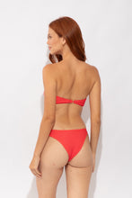 Carica l'immagine nel visualizzatore di Gallery, Model Back: Rio De Sol Slip Bottom Cali-Flamingo Leblon
