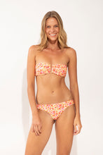 Carica l'immagine nel visualizzatore di Gallery, Model Front: Rio De Sol Reggiseno Top Ditsy-Butter Sara
