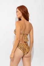 Carica l'immagine nel visualizzatore di Gallery, Model Back: Rio De Sol Slip Bottom Yellow-Feline Essential-Comfy
