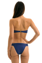 Carica l'immagine nel visualizzatore di Gallery, Model Back: Rio De Sol Slip Bottom Kiwanda Denim Band Comfort
