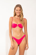Carica l'immagine nel visualizzatore di Gallery, Model Front: Wednesday In Hawaii By Rio De Sol Slip Bottom Guava Kai
