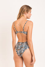Carica l'immagine nel visualizzatore di Gallery, Model Back: Rio De Sol Completo Set Ikat Twist Hotpants
