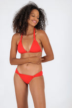 Carica l'immagine nel visualizzatore di Gallery, Model Front: Rio De Sol Reggiseno Top Rouge Mel

